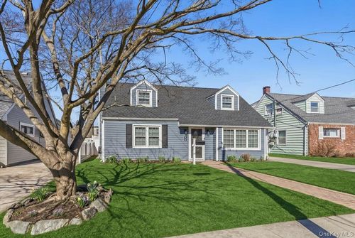 86 Oceanview Ave, Valley Stream, NY, 11581-1448 | Card Image