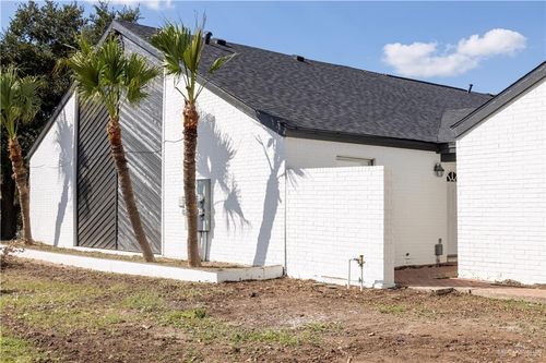 1801 Highland Park Ave, Mission, TX, 78572-2925 | Card Image