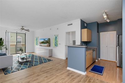 809A-PENTHOUSE - 1919 Van Buren St, Condo with 2 bedrooms, 1 bathrooms and null parking in Hollywood FL | Image 3