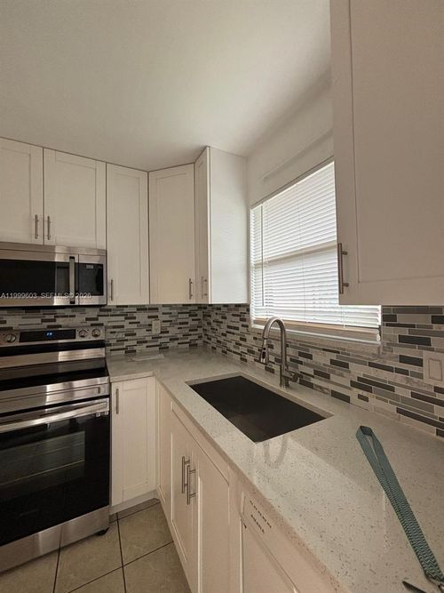 apt-203-21904 Lake Forest Cir, Boca Raton, FL, 33433-3344 | Card Image