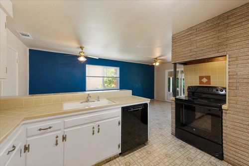 769 King Ave, Yuba City, CA, 95991-2860 | Card Image