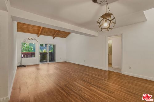 250-18350 Hatteras St, Tarzana, CA, 91356 | Card Image