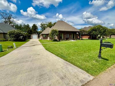 29931 Marsh Dr, House other with 4 bedrooms, 2 bathrooms and null parking in Livingston LA | Image 3