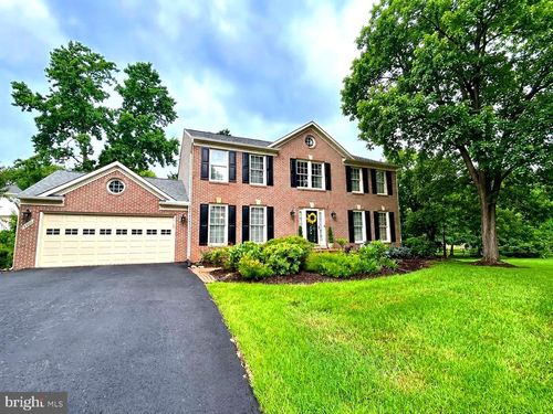 6300 Lee Forest Path, CENTREVILLE, VA, 20120-3940 | Card Image