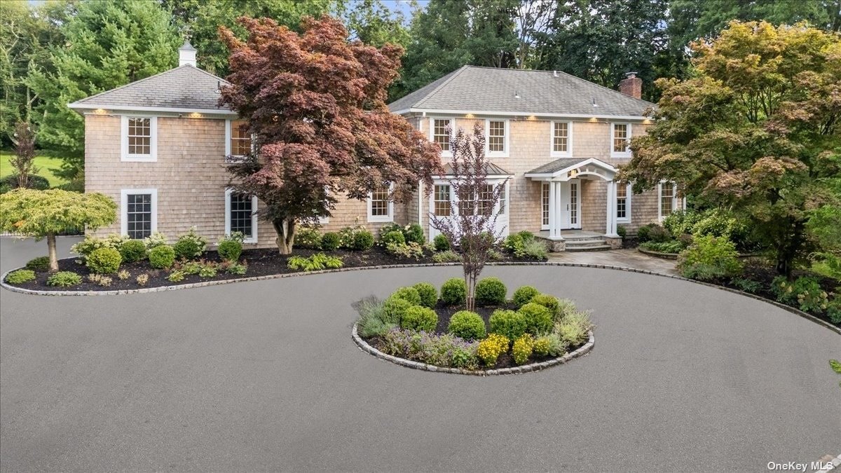 Koenig Dr, Oyster Bay, NY 11771