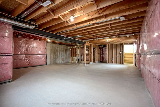 6709 Hayward Dr, House attached with 2 bedrooms, 2 bathrooms and 1 parking in London ON | Image 17