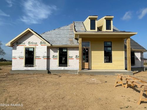 100 Fountain Meadow Dr, Broussard, LA, 70518-7841 | Card Image
