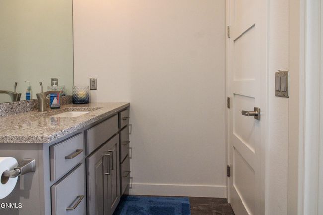 Shared Bath between Bedroom 2 & 3 | Image 69