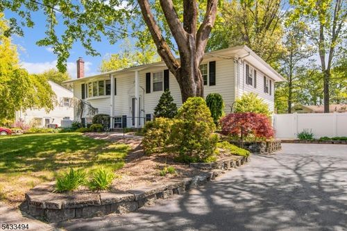 44 Summit Rd, Oak Ridge, NJ, 07438-9540 | Card Image