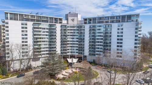 apt-300-1 Claridge Dr, Verona, NJ, 07044-3006 | Card Image