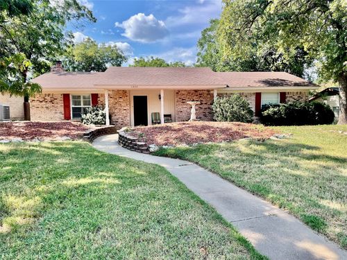 1223 Mockingbird St, Stephenville, TX, 76401-1752 | Card Image