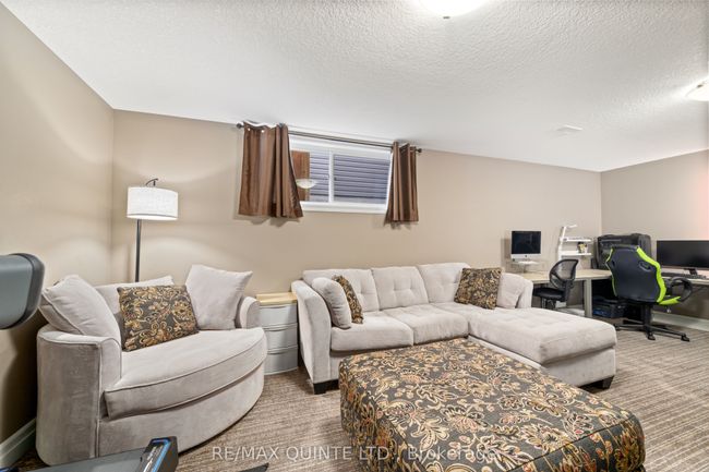 8 Mcintosh Cres, House other with 5 bedrooms, 2 bathrooms and 2 parking in Trenton ON | Image 26