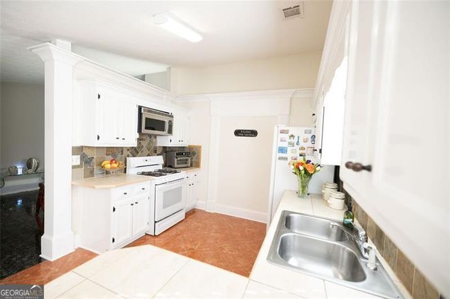 2074 Flint Hill Dr, House other with 4 bedrooms, 3 bathrooms and 2 parking in Lawrenceville GA | Image 8