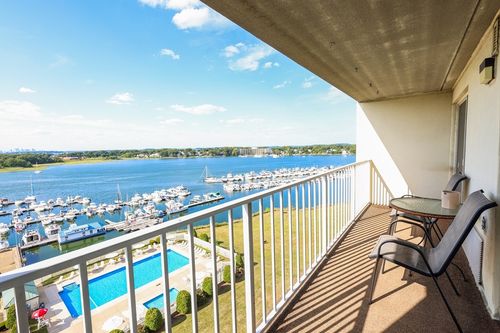 1002-200 Cove Way, Quincy, MA, 02169-5866 | Card Image
