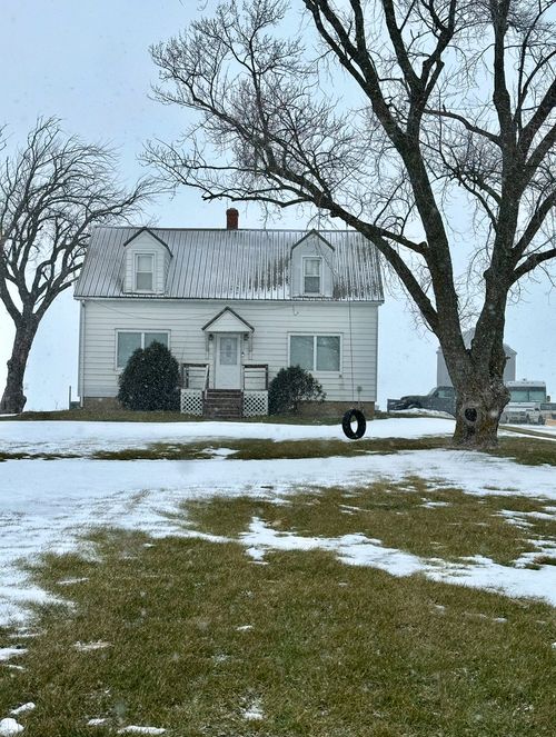 9825 E 11000n Rd, Grant Park, IL, 60940-5077 | Card Image