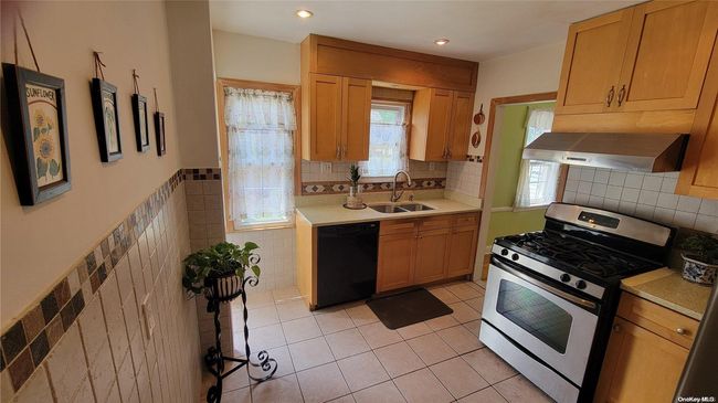 34 Evergreen Ln, House other with 4 bedrooms, 1 bathrooms and null parking in New Hyde Park NY | Image 14