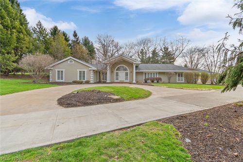 2520 Glenmont Road Nw, Canton, OH, 44708 | Card Image