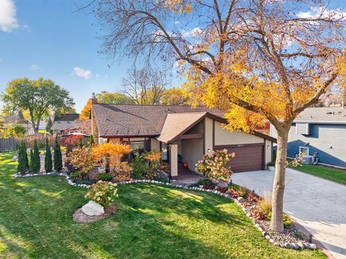 7471 Saratoga Dr, Chanhassen, MN, 55317-9771 | Card Image