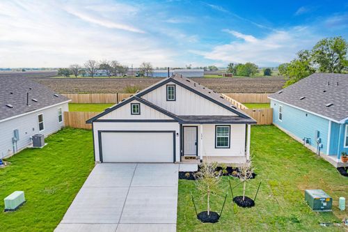 526 Thunderstorm Ave, Lockhart, TX, 78644-4877 | Card Image