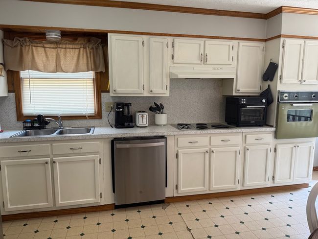 10636 Arbor Rd, House other with 3 bedrooms, 2 bathrooms and 1 parking in Wise VA | Image 5