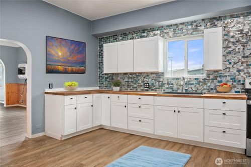 1118 W Wishkah St, Aberdeen, WA, 98520-6832 | Card Image