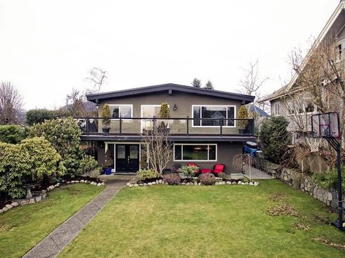 720 E 9th St, North Vancouver, BC, V7L2B9 | Card Image
