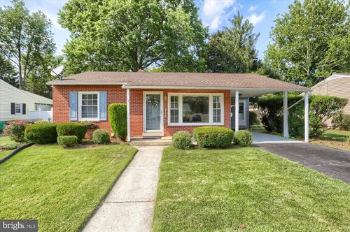 421 D St, CARLISLE, PA, 17013-1316 | Card Image