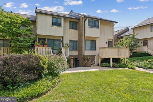 53-2674 Glengyle Dr, VIENNA, VA, 22181-5529 | Card Image