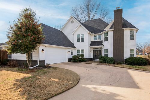 2 Oak Ridge Ln, Bentonville, AR, 72712-6727 | Card Image