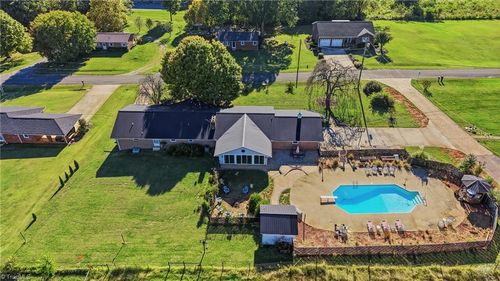 186 Tyro Heights Rd, Lexington, NC, 27295-5209 | Card Image