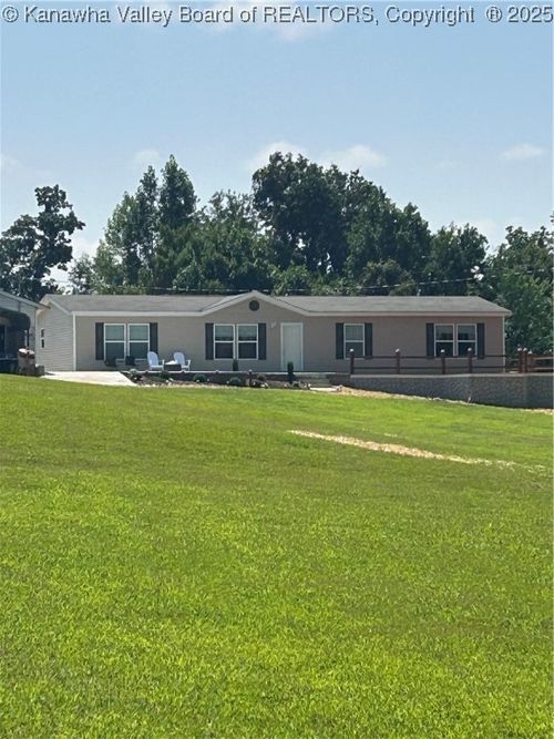 867 Charlotte Dr, Leon, WV, 25123-8871 | Card Image