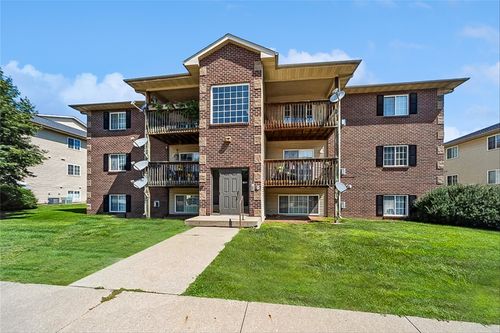 8-5916 Sutton Pl, Urbandale, IA, 50322-1882 | Card Image
