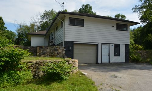 32 Old Bedford Rd, Bedford, NH, 03110-5925 | Card Image