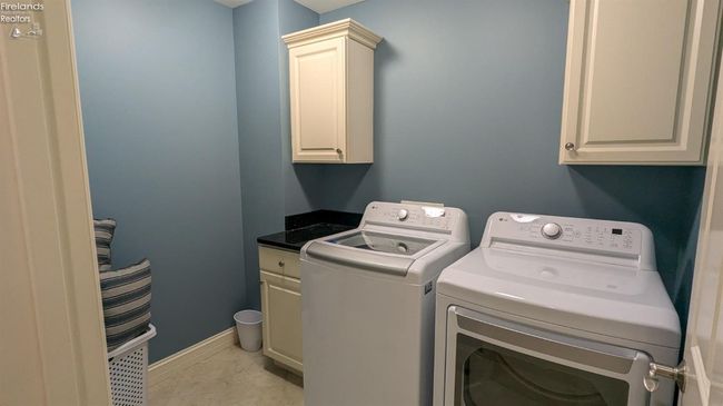 8051 E Lake Blvd, Condo with 4 bedrooms, 4 bathrooms and 2 parking in Marblehead OH | Image 23