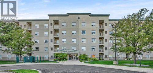 511-5000 Wyandotte St E, Windsor, ON, N8Y5B8 | Card Image