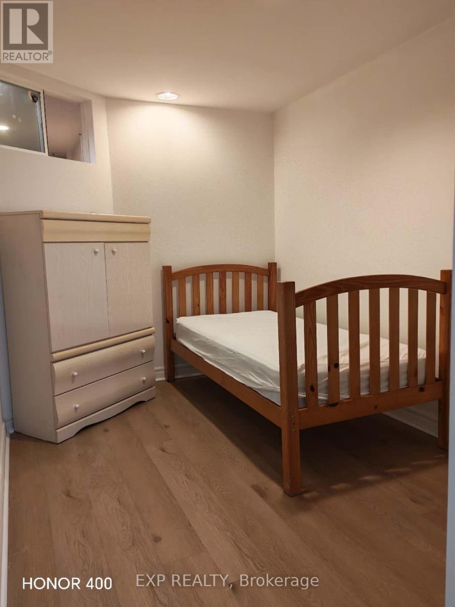 Residential Lease in Toronto (Bayview Village) 4