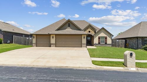 1108 Colhurst Ln, Claremore, OK, 74019-2317 | Card Image