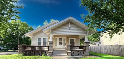 524 W Cherry St, Nevada, MO, 64772-2243 | Card Image