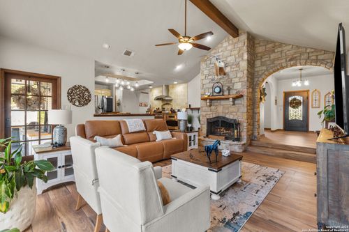 31421 Wild Oak Hl, Fair Oaks Ranch, TX, 78015-4144 | Card Image