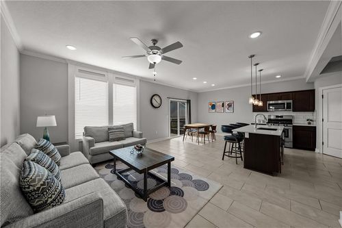 7381 Aaron St, Parkville, MO, 64152-8770 | Card Image