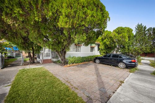 282 Nw 41st Ave, Miami, FL, 33126-5752 | Card Image