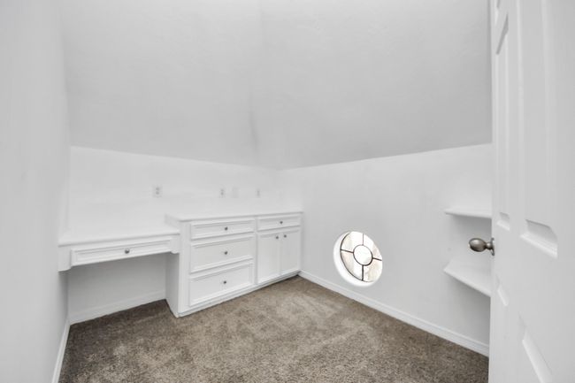 Study nook upstairs | Image 26
