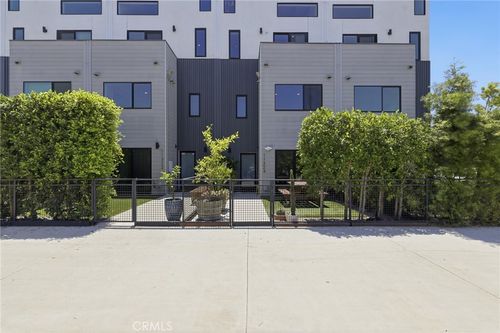 11324 Victory Blvd, North Hollywood, CA, 91606-3614 | Card Image