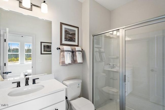 Greystone - Guest Bath | Image 13