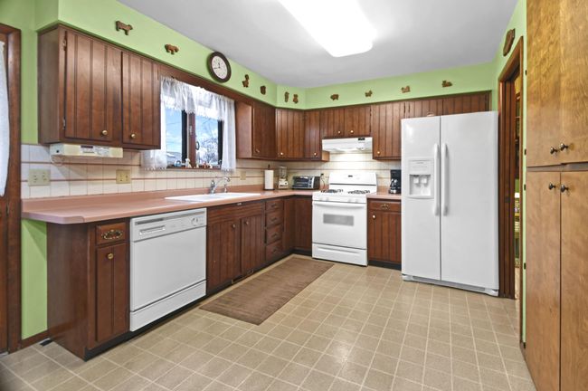 Kitchen | Image 10