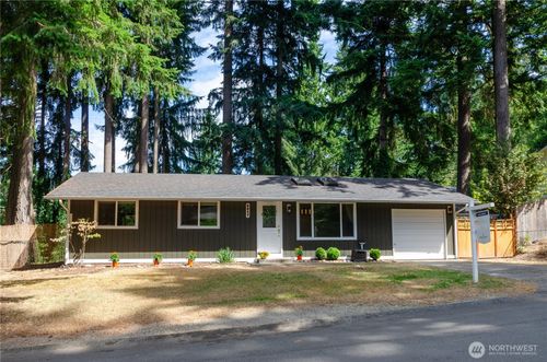 5517 Huntwick Dr Nw, Gig Harbor, WA, 98335-7412 | Card Image