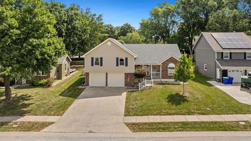 713 Se Claremont St, Lee's Summit, MO, 64063-6428 | Card Image