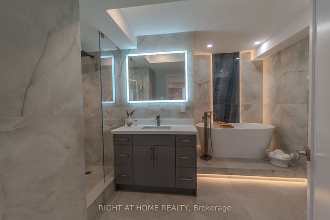 608 - 447 Walmer Rd, Condo with 3 bedrooms, 4 bathrooms and 2 parking in York ON | Image 18