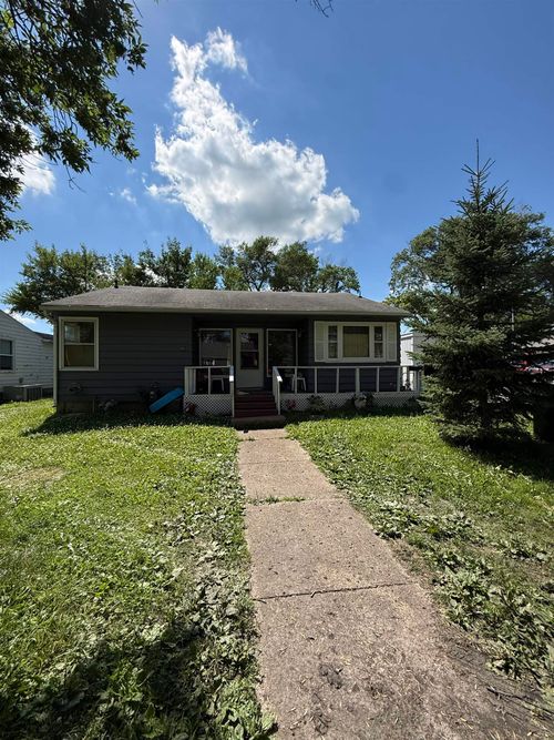951 N 12th St, Estherville, IA, 51334-1408 | Card Image