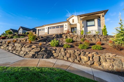 3656 Camina Dr, Medford, OR, 97504-3665 | Card Image